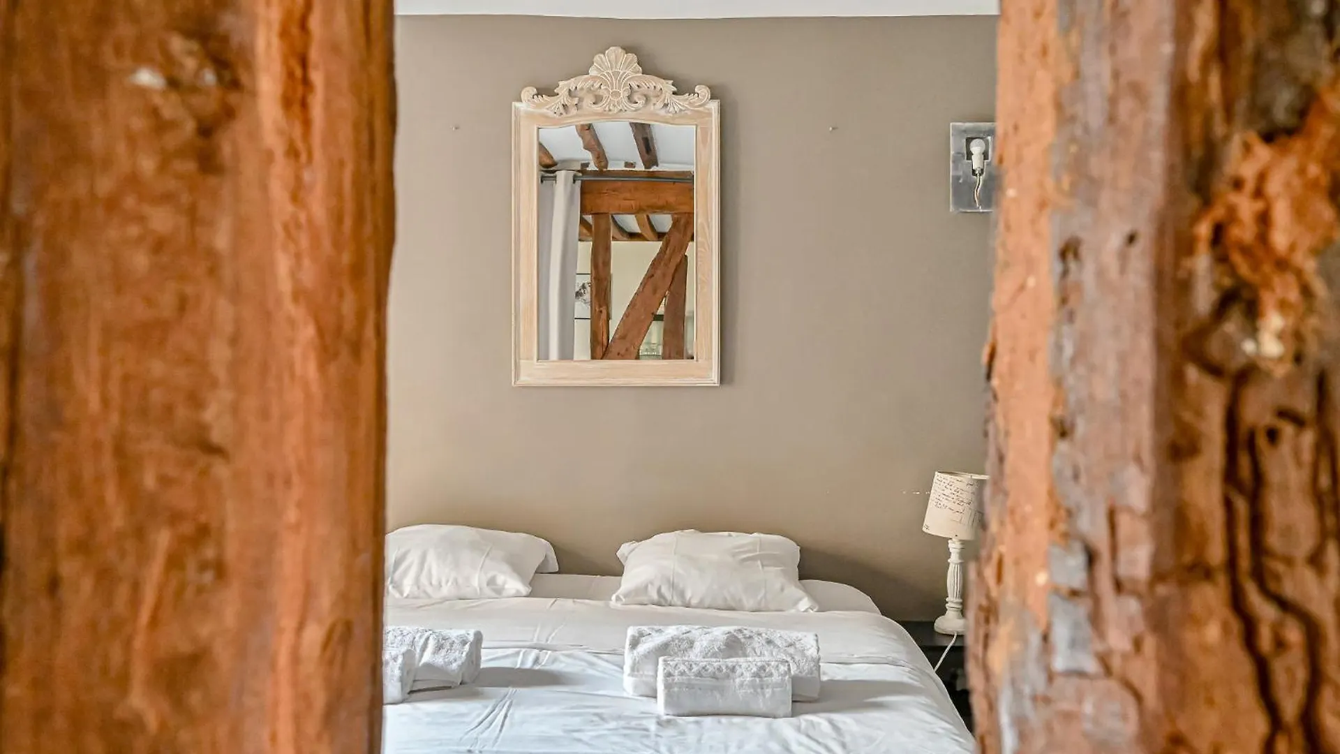 Grand 2 Pieces Typique Du Marais Apartment